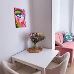 Aiora Apartman *