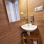 Aiora Apartman *